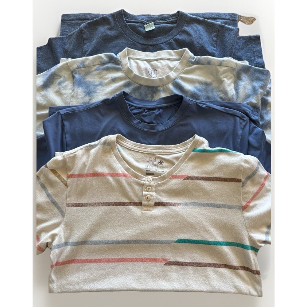 LOT of 4 - Men’s T-Shirt Mixed Brands Casual Graphic & Basic Tees Bundle - Small